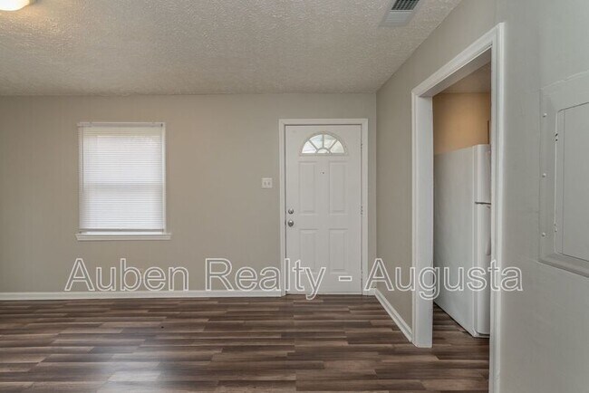 Photo - 821 Forsythe St