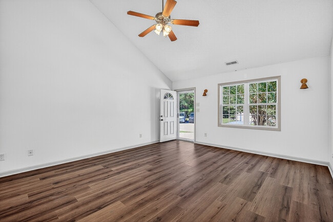 Photo - 177 Kelly Cir