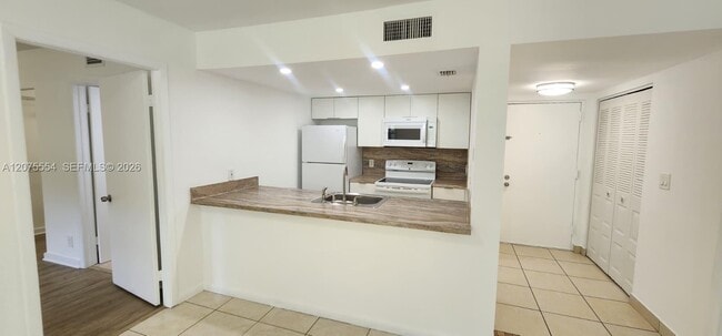 Building Photo - 8160 Geneva Ct Unit 104