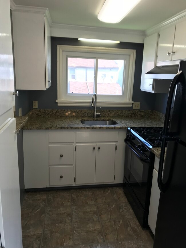 Photo - 536 Linden St Townhome