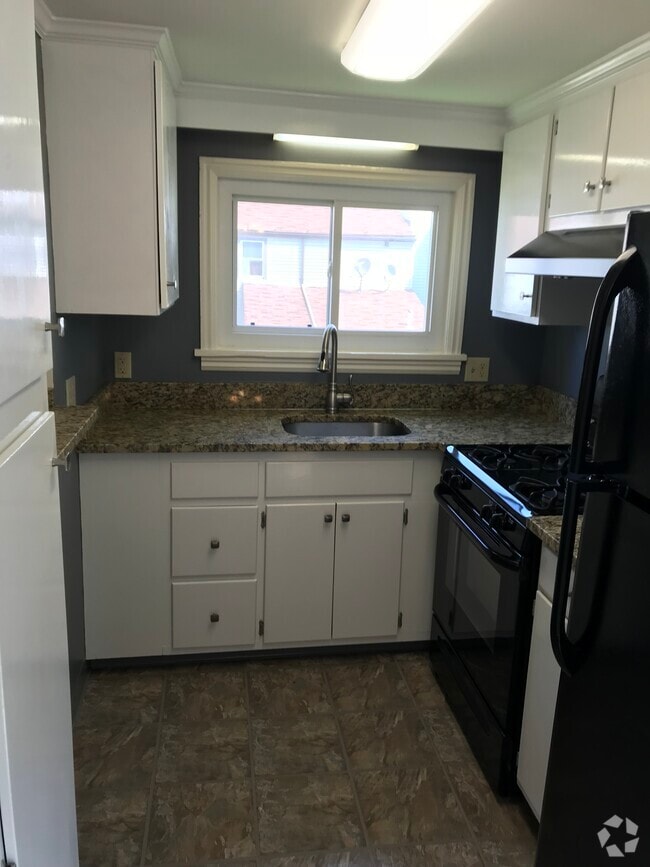 Building Photo - 536 Linden St Rental