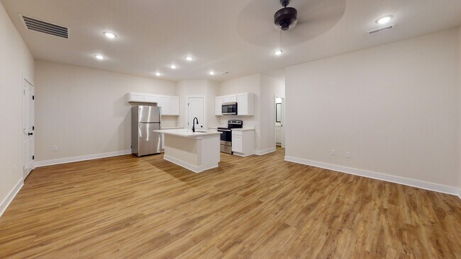 Photo - 412 W Roger St