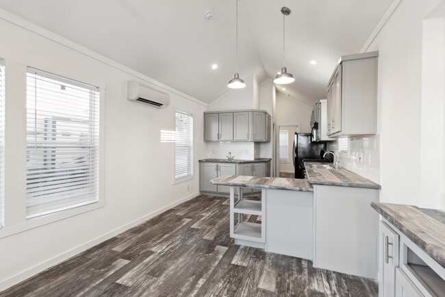 Photo - 1600 Silver Creek Rd