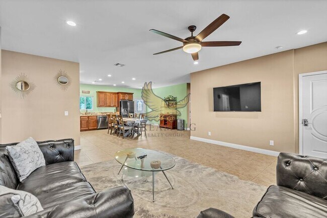 Photo - 4615 E St Louis Ave