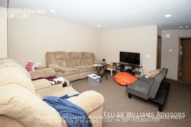 Photo - 2222 Ravine-