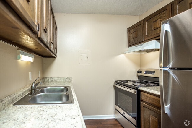 2BR, 1BA - 1,000 SF
