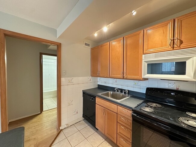 Photo - 450 W Wellington Ave Unit G41