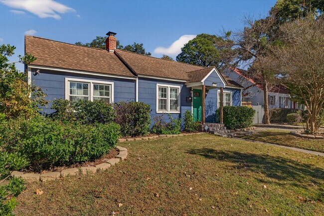 Building Photo - 1106 E 52nd St