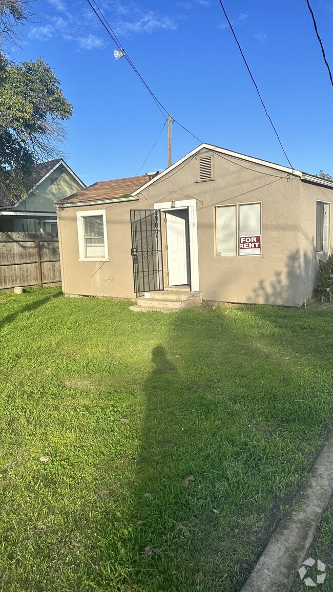 Building Photo - 6900 Cottage St Rental