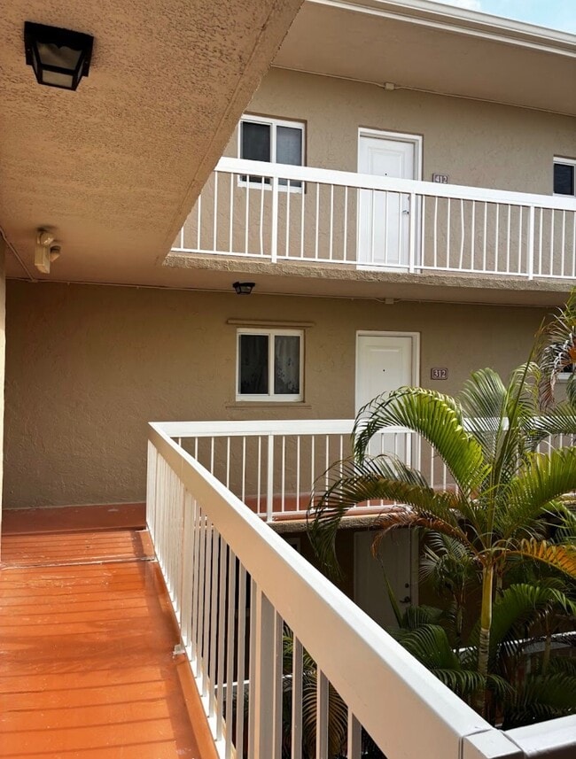 Building Photo - 7701 Camino Real Unit A-404