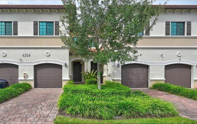 Photo - 4204 N Dixie Hwy Townhome