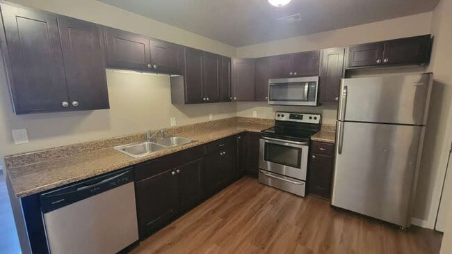 Building Photo - 3 Bedroom 1 Bath Apartment in Batesville Unit Apt C