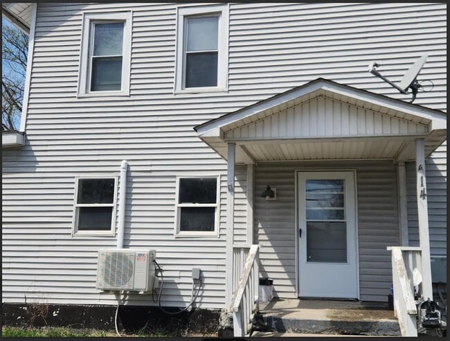 Building Photo - 14 Lawrence Ave Unit 1F