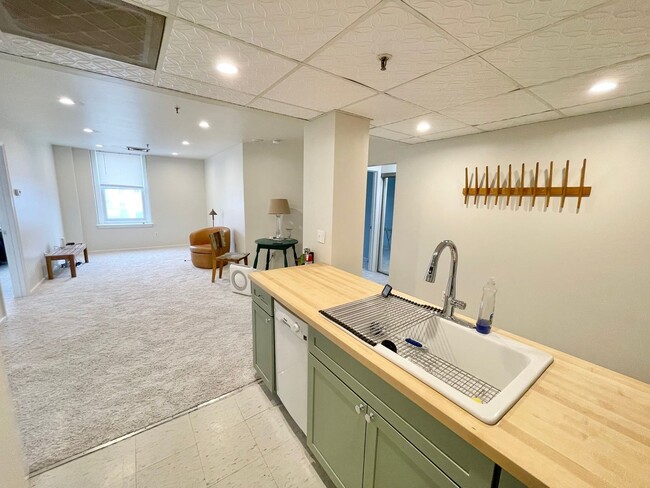 Building Photo - 131 Main St Unit 1