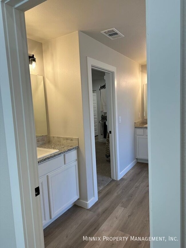 Photo - 2923 137th St