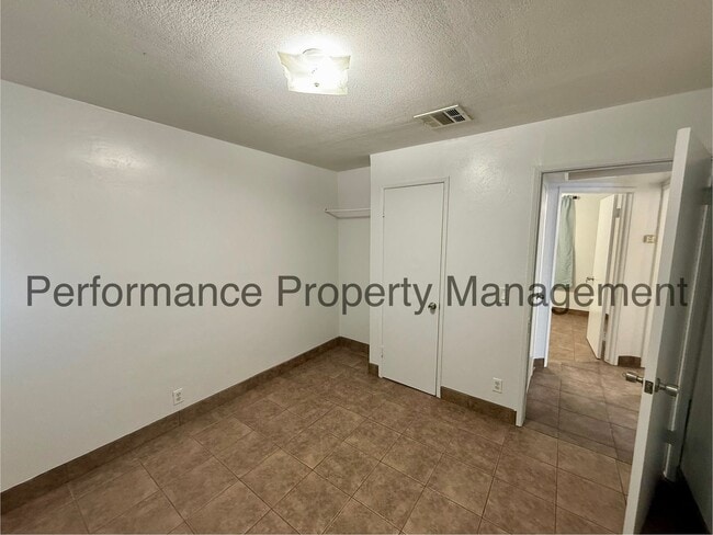 Photo - Cute 2 Bed/1 Bath in Lamont w/ RBP/Pest Co...