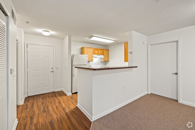 2BR, 2BA - 908SF - Kitchen