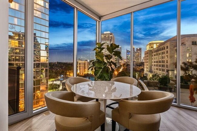 Photo - 1080 Peachtree St NE Unidad 910