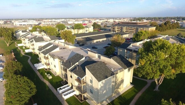 Building Photo - Continental Gardens Unit 144