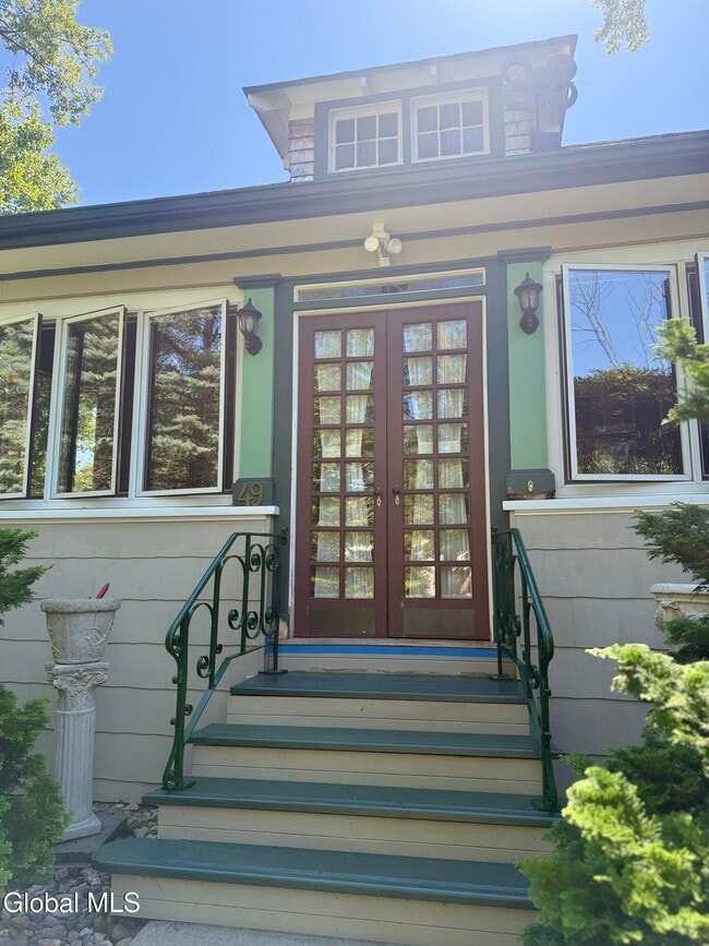 Photo - 49 Onderdonk Ave