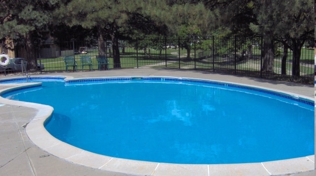 Pool - The Crossing Apartment Homes