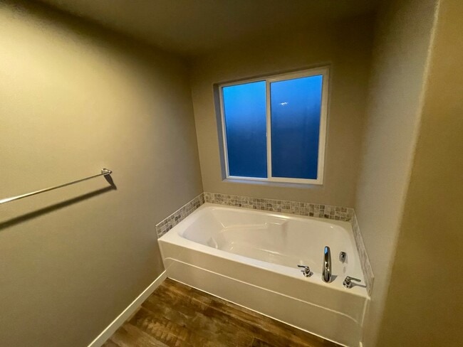 Photo - NW Albany home Clean and comfortable!