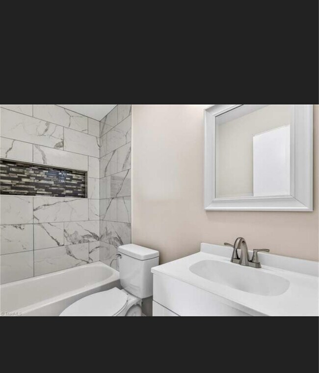 Photo - 2204 Dulaire Rd