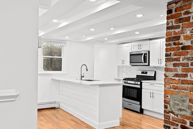 Building Photo - 149 Hull St Unit 1