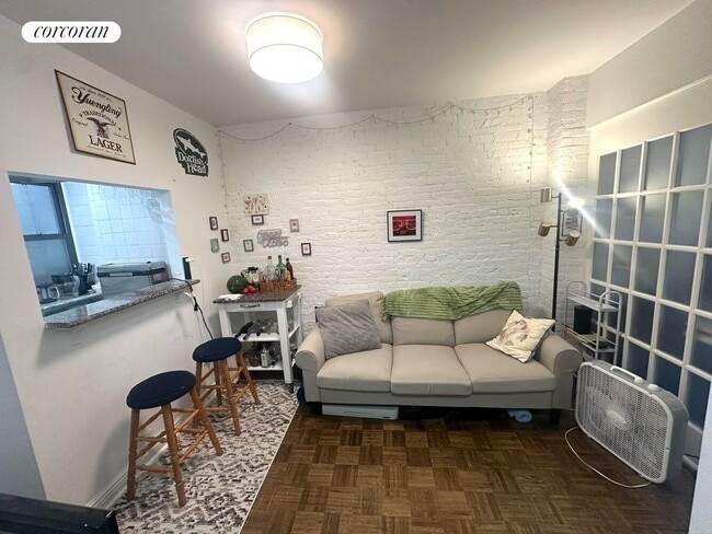 Building Photo - 326 W 47th St Rental