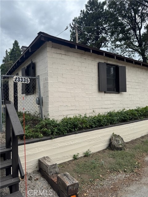 23335 Crestline Rd