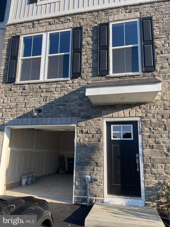 Photo - 130 Victor Dr Townhome