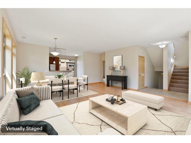 Photo - 731 Victoria Street S