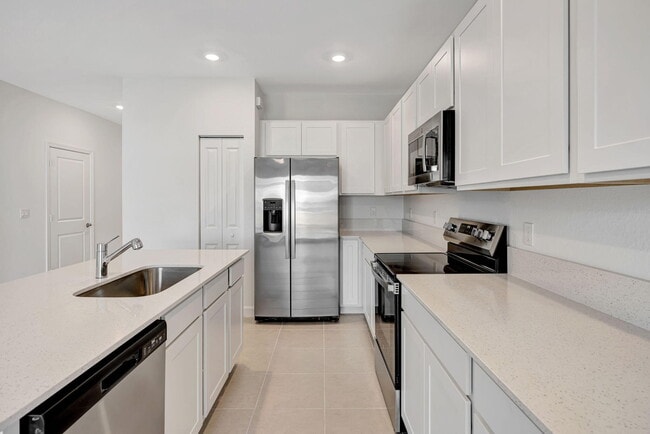 Photo - 539 Rivergrass St