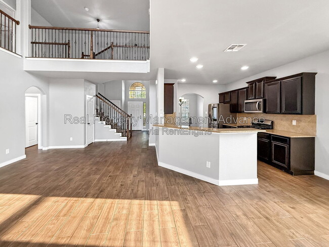 Photo - 512 Winchester Dr