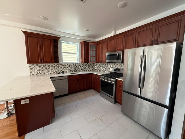 Building Photo - 76 Wakeman Ave Rental