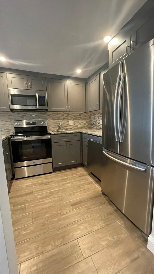 Photo - 16851 NE 23rd Ave Unidad A107