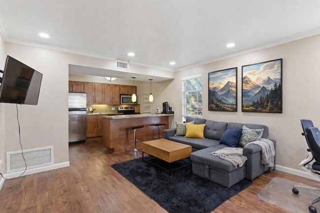 Building Photo - 7685 Northcross Dr Unit 429