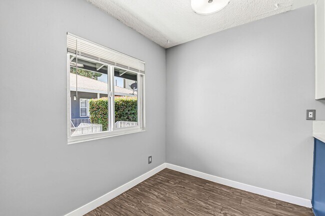 Photo - 539 E 11th St Unidad 07