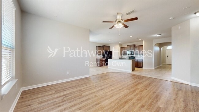 Photo - 1000 Meadow Scape Dr