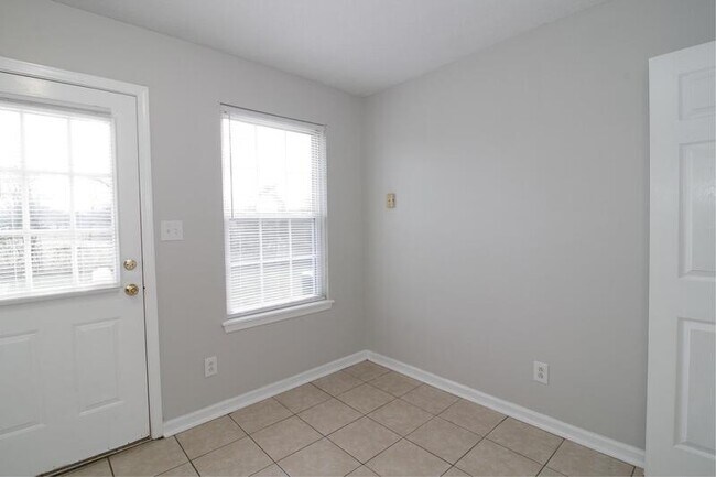 Photo - 303 Ashley St