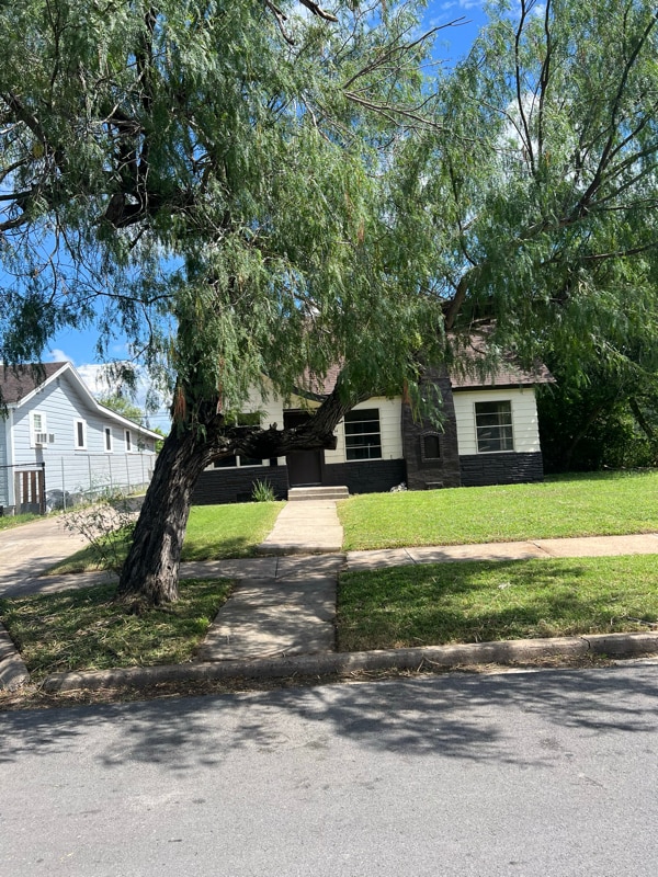 Building Photo - 734 N Milam St Rental