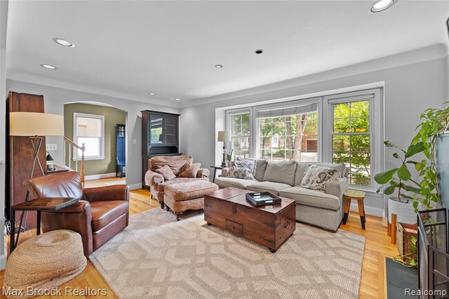 Photo - 758 Chester St