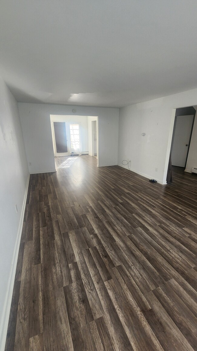 Building Photo - 1 Birchwood Dr Unit D