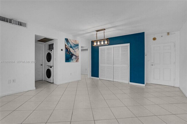 Photo - 10350 W Bay Harbor Dr Unidad 2L