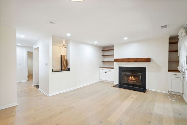 Photo - 1124 25th St NW Unit 211