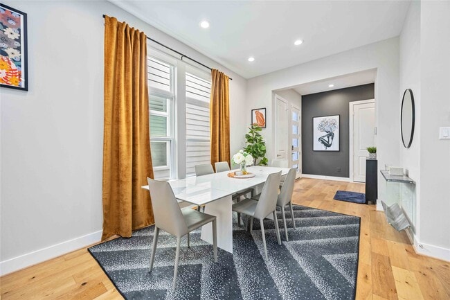 Photo - 5821 Kansas St