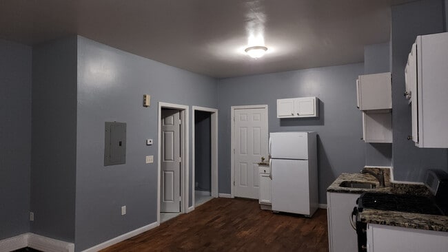 Building Photo - 331 Park St Unit 2w