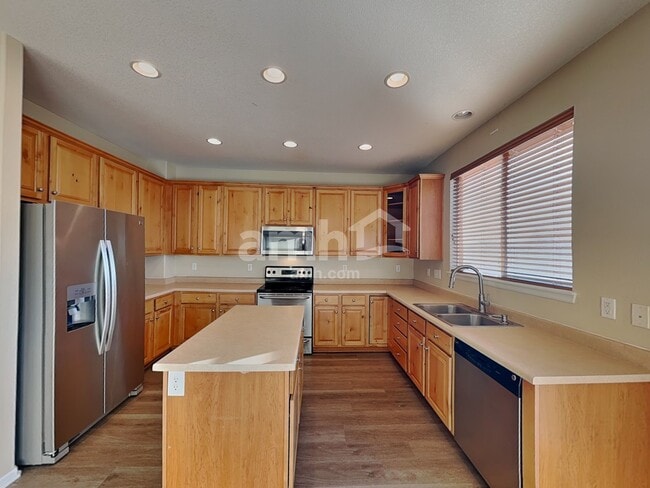 Photo - 12865 Roslyn St