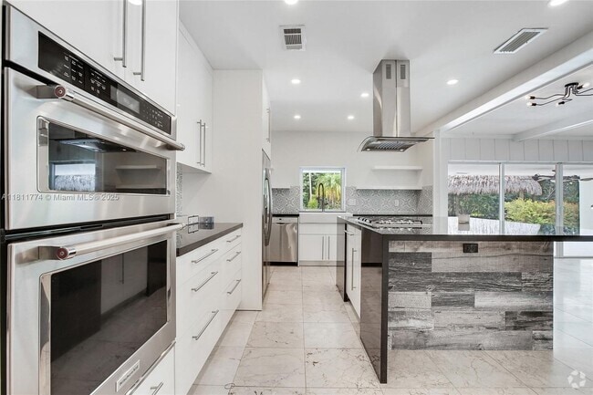 Building Photo - 7775 SW 145th St Rental