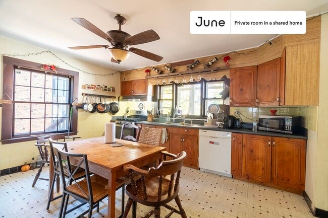 Photo - Private bedroom in 5 bed/1 bath Home